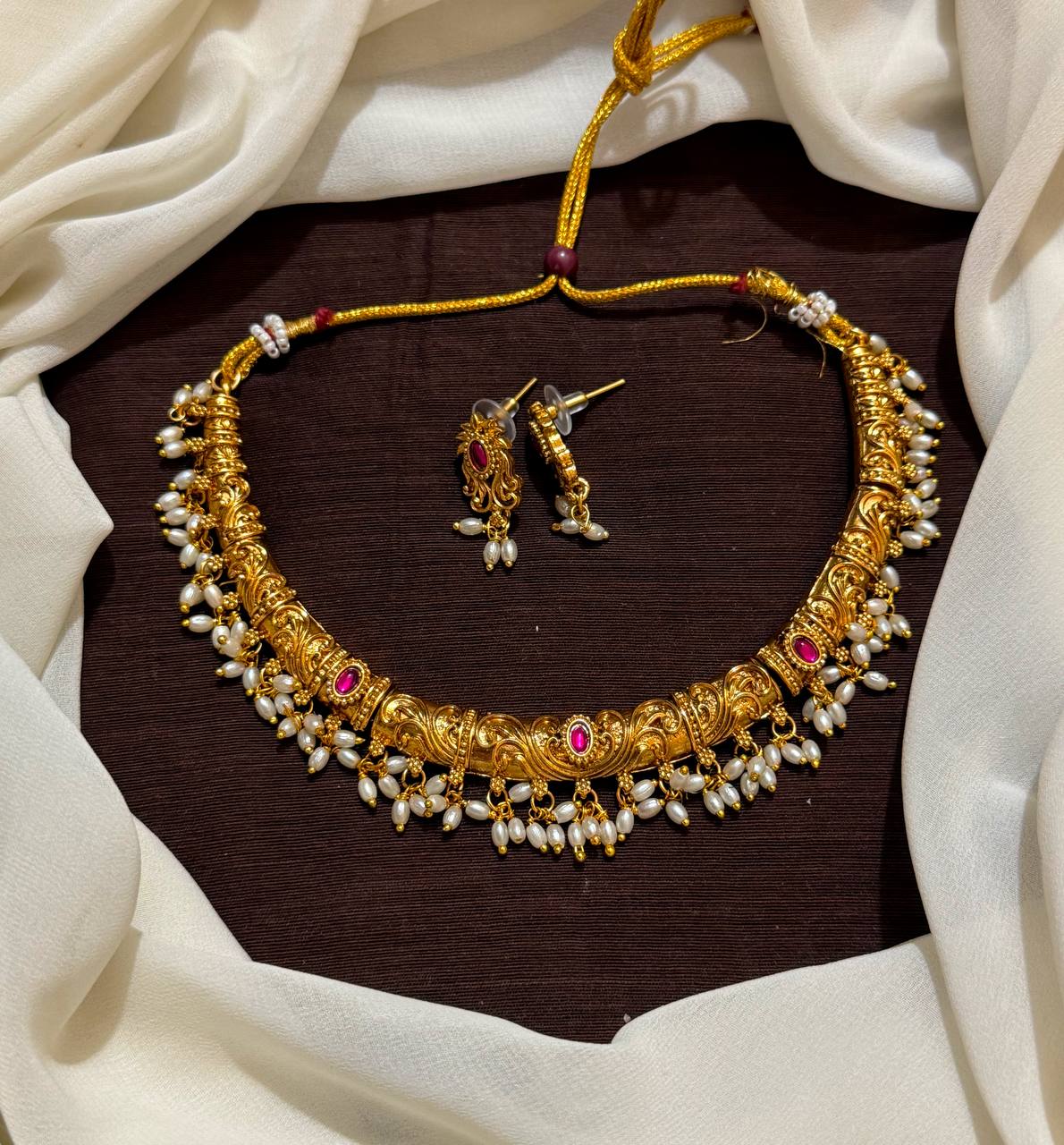 Kante Set With Pota Stone And Rice Pearls - NN00188