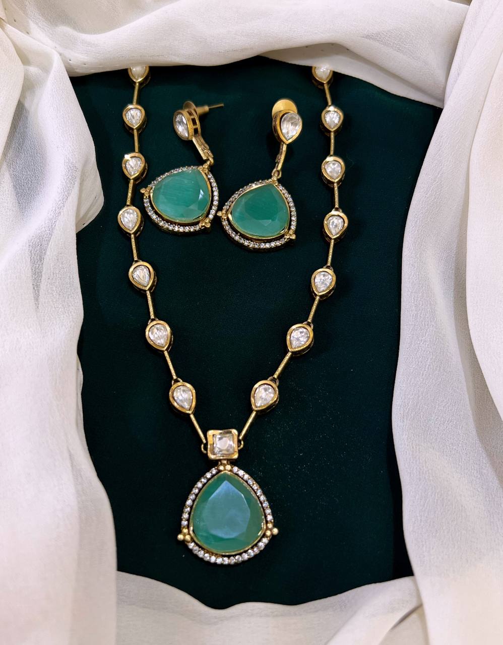 Elegant Emerald Victorian Necklace and Earring - VN0064