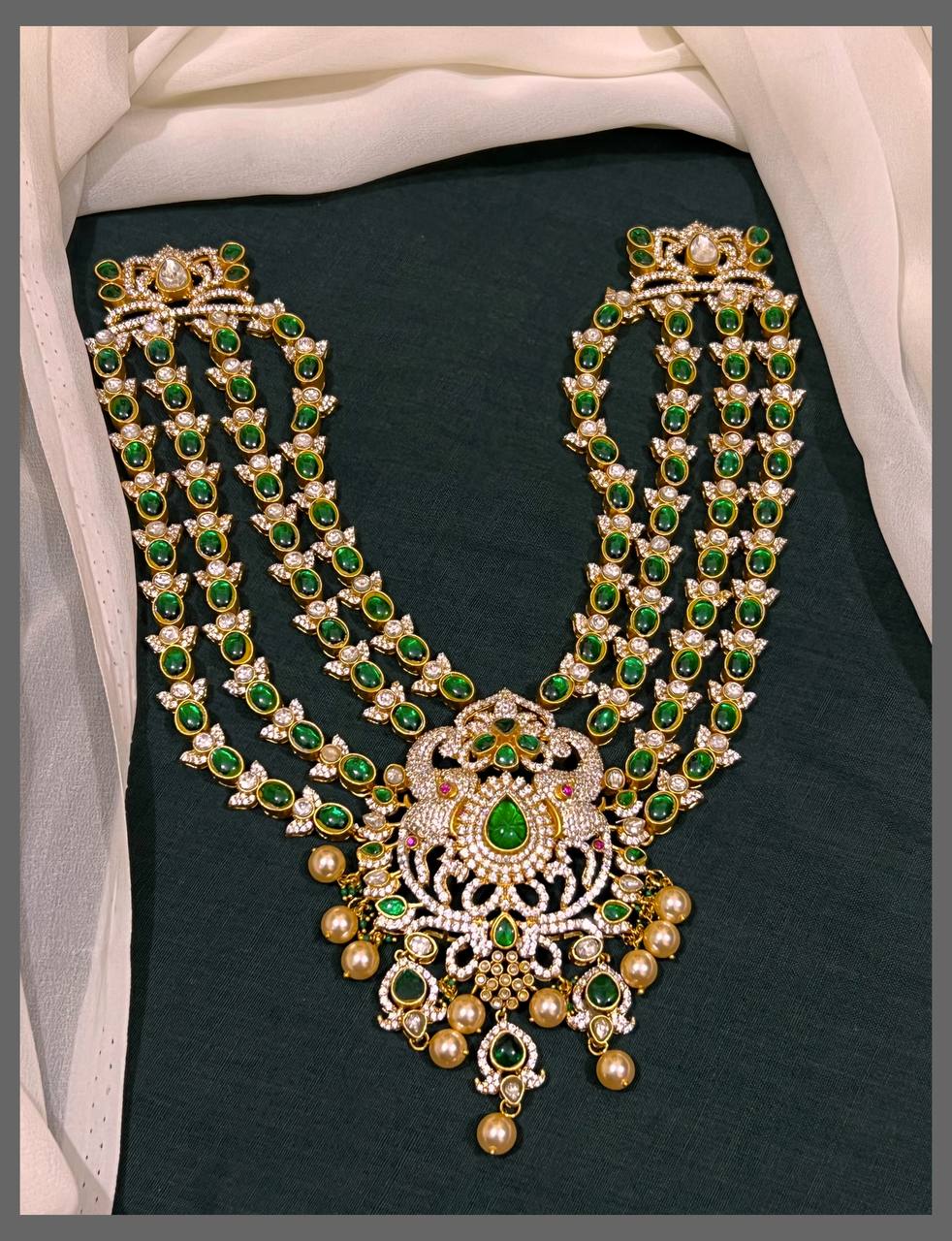 Emerlad Stone Malachite necklace with Rich Pendant in Kundan -KN00529
