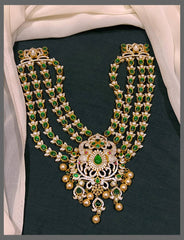 Emerlad Stone Malachite necklace with Rich Pendant in Kundan -KN00529