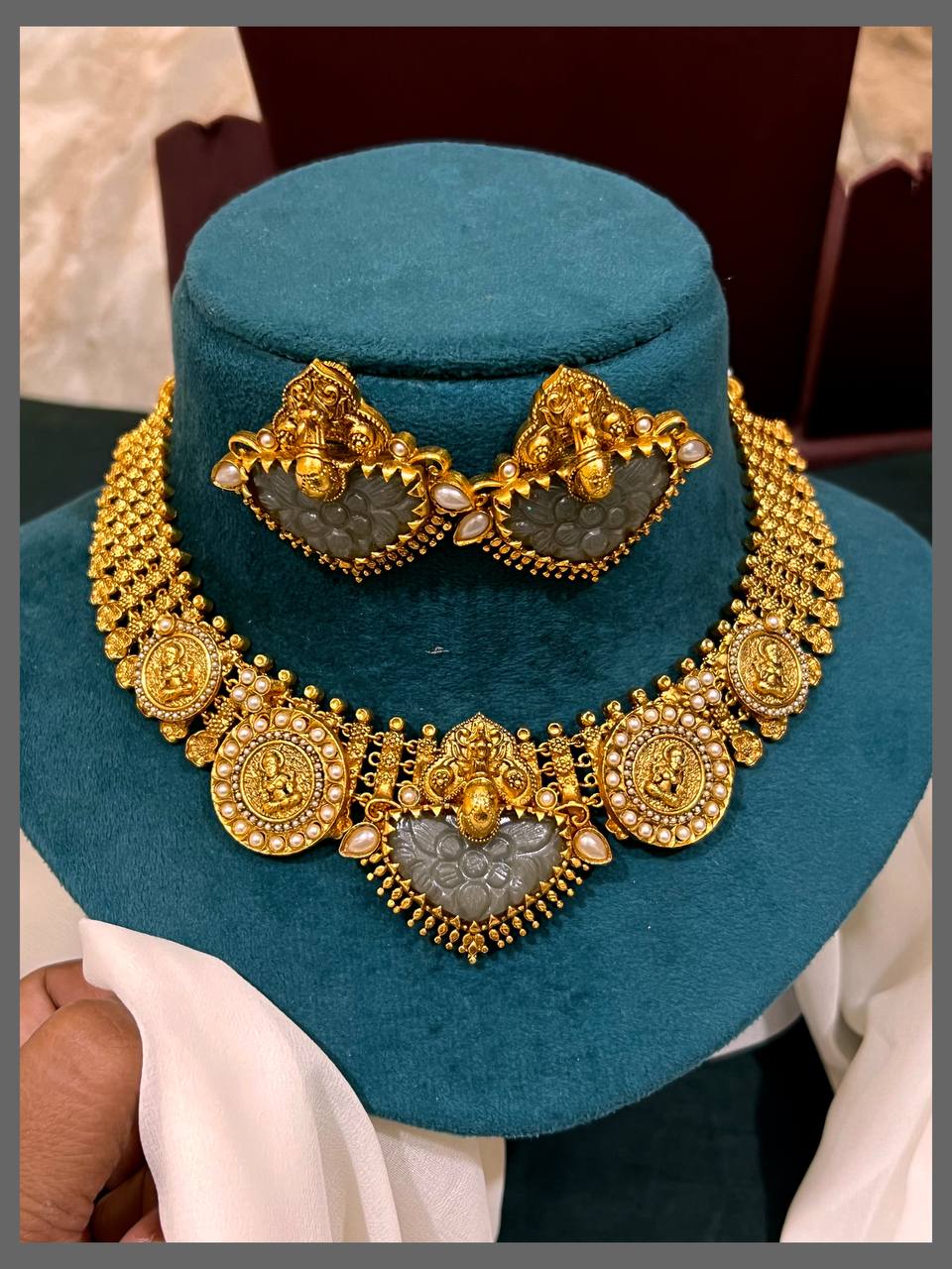 Lord Lakshmi Side Pendant with Antique Necklace in Nakshi - NN00615