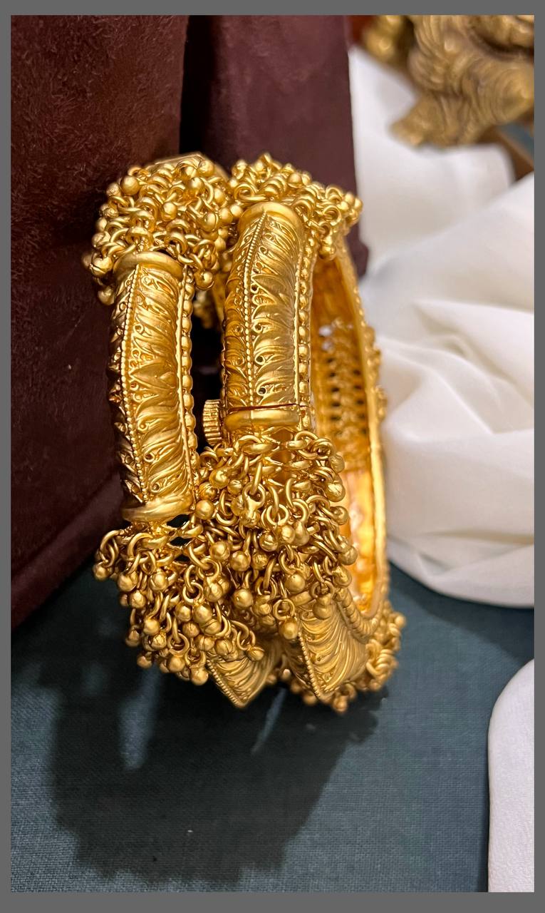 Kada type with Golden Beads Bangles in Kundan - BG00228