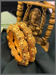 Beautiful Antique Bangles in Kundan - BG00558