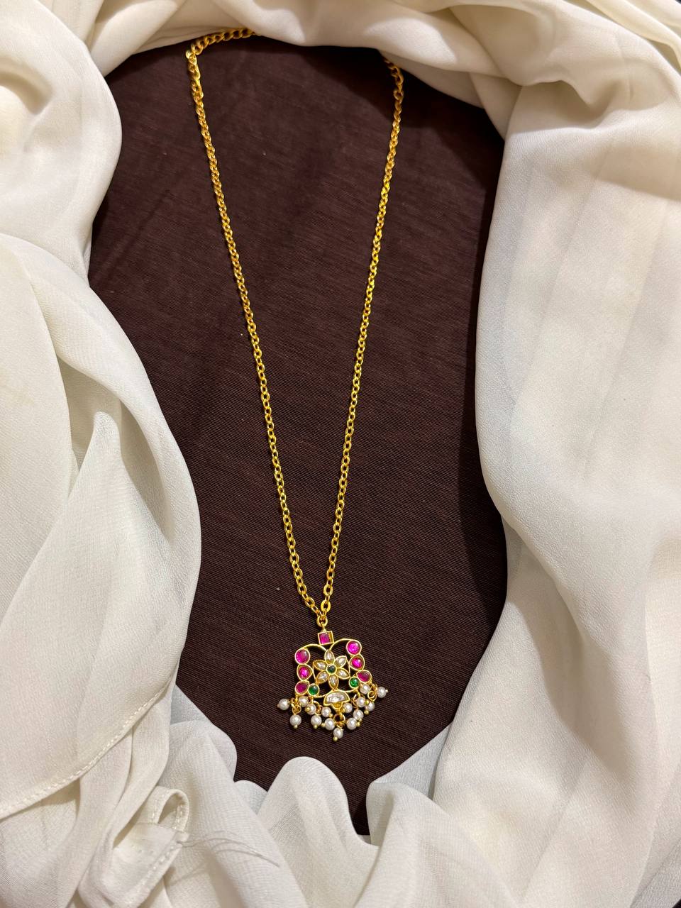 Jadau Pendant With Thin Chain - KN00674