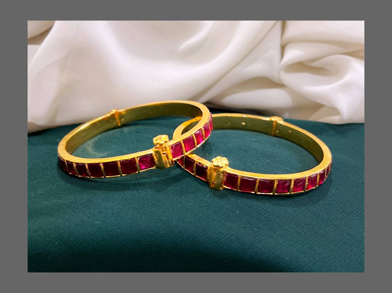 Ruby Screw Bangles in Kundan - BG0051 28 size