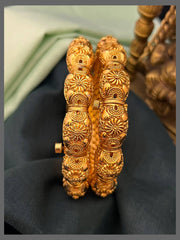 Beautiful Antique Bangles in Kundan - BG00558