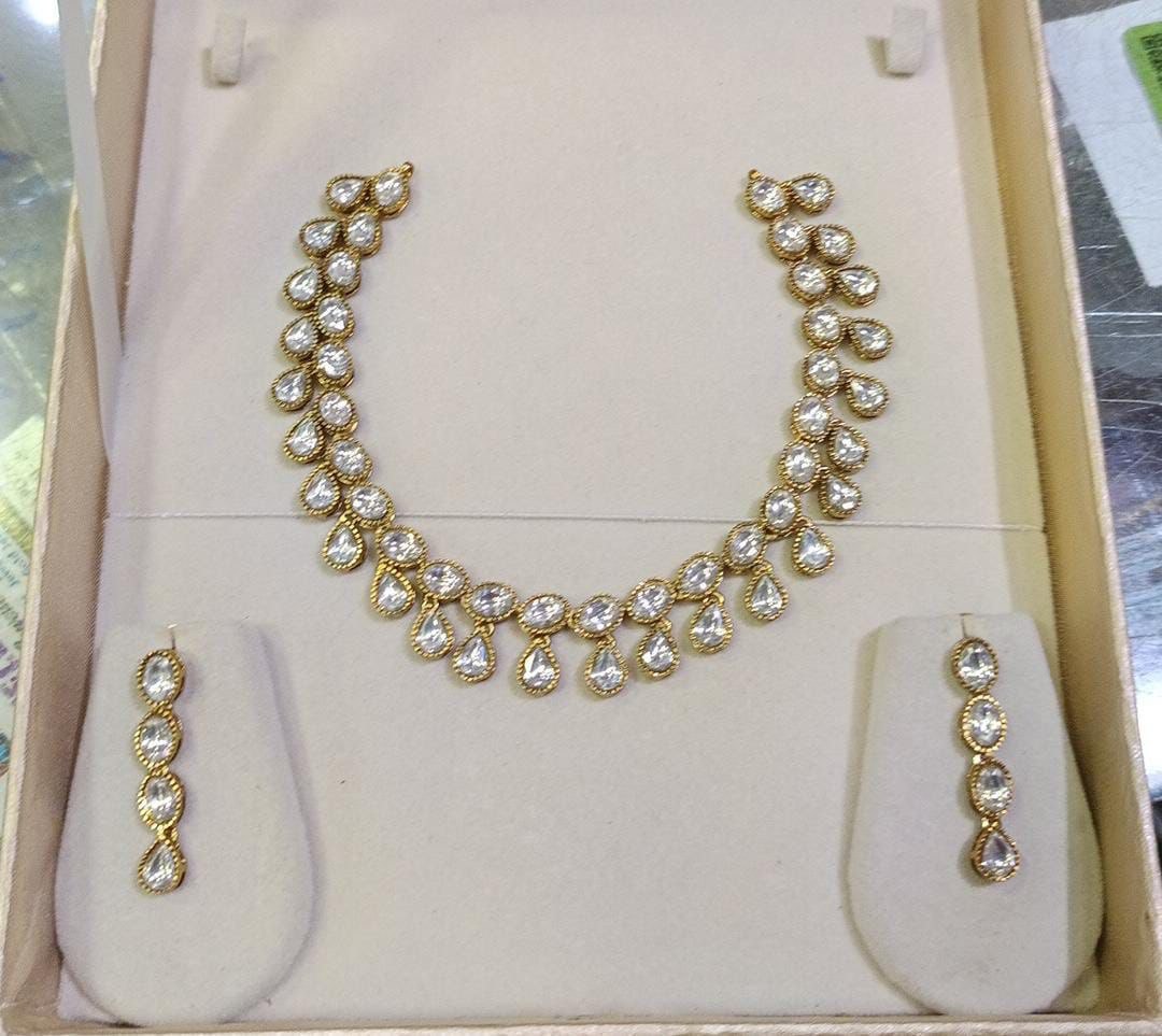 Mozonite Victorian Single Layer Neckalce - VN00183 – Spurthi Jewels