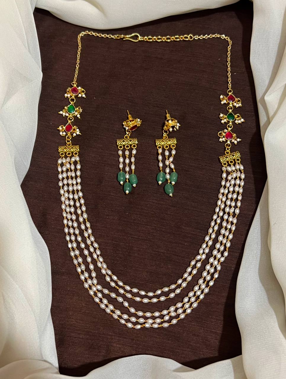 Pearls Layer Set Jadau Pendants Side - PB00449