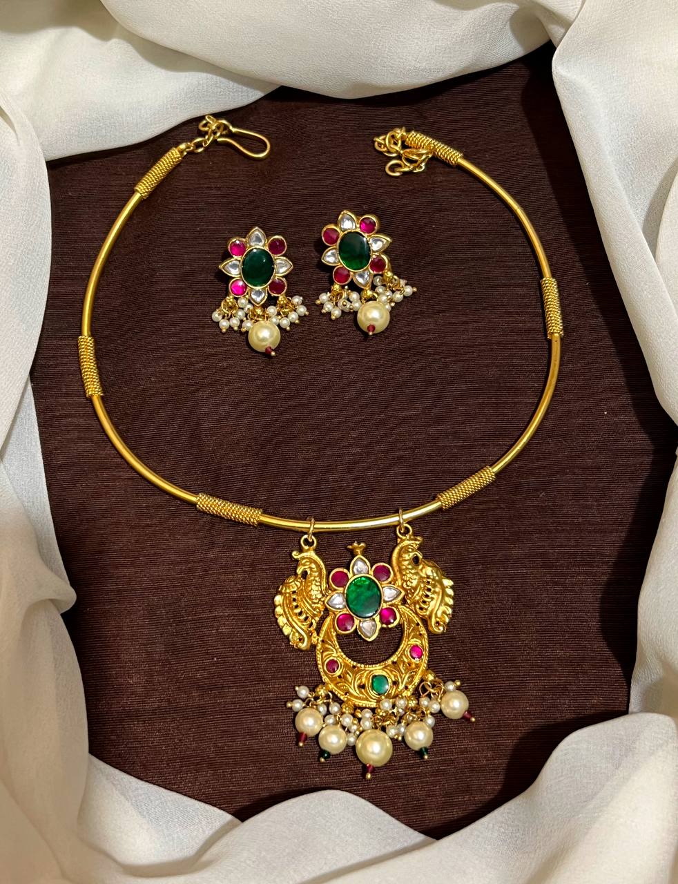 Jadau Kante Set With Screw back Earrings - KN0049