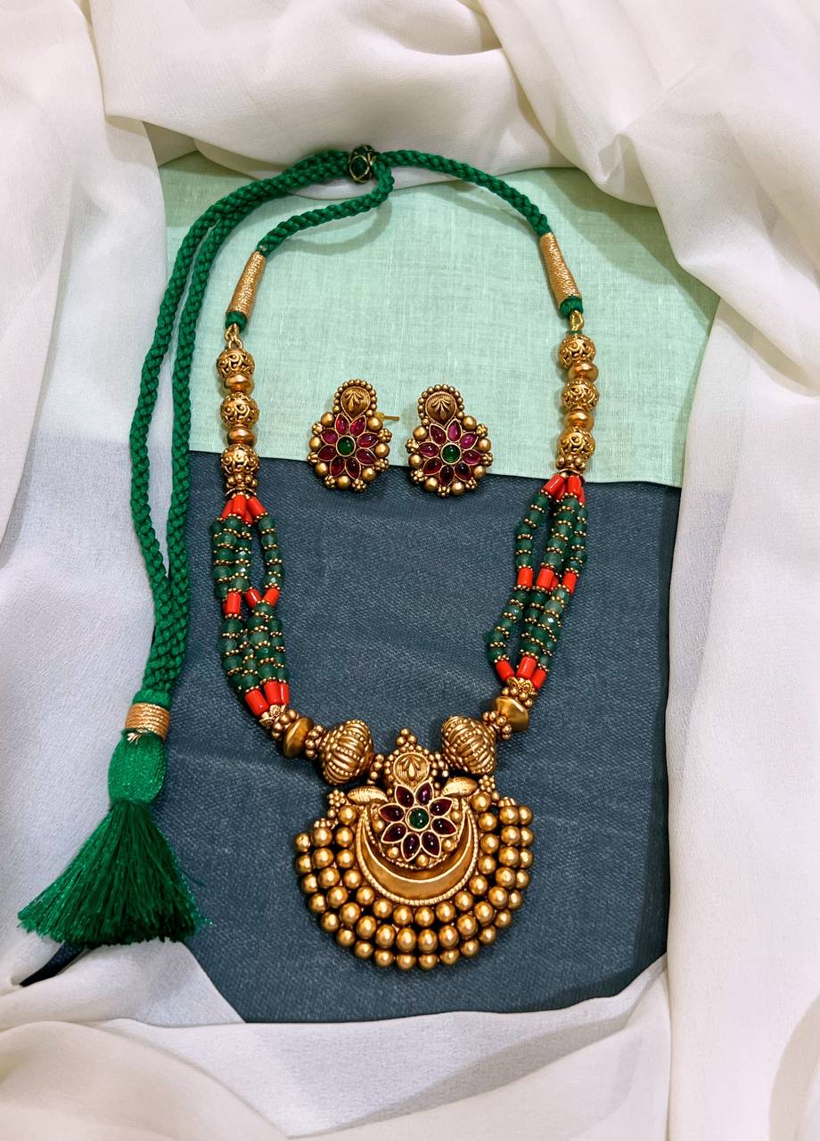 Coral Emerald in Naskhi Necklace with Pendent - NN0080