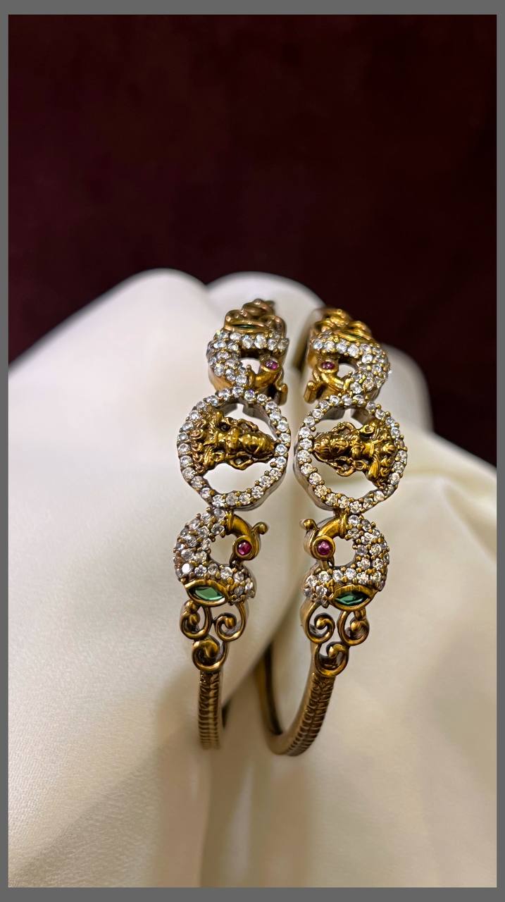 Lakshmi and Peacock in white Stone Bangle - BG00276