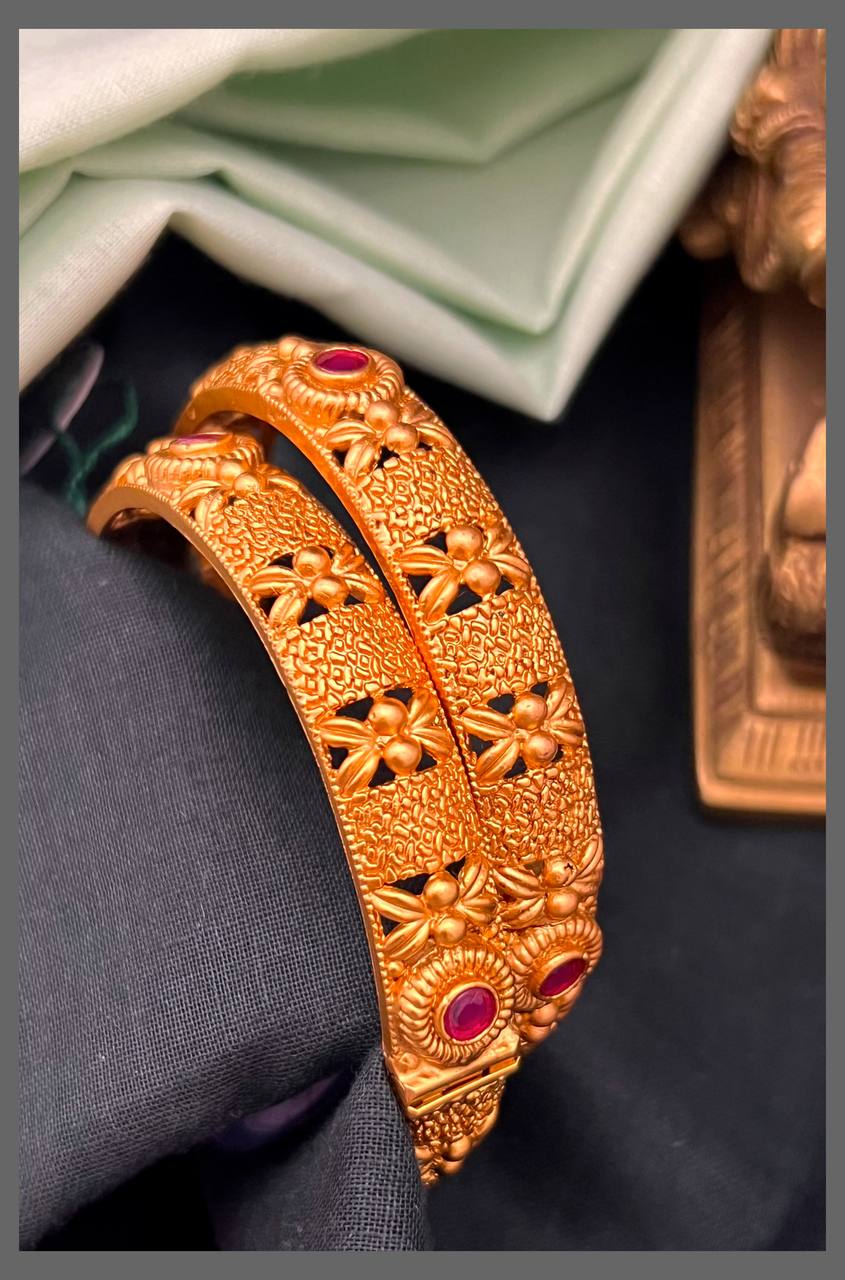 Ruby Stone with flower Bangles in Nakshi - BG00530