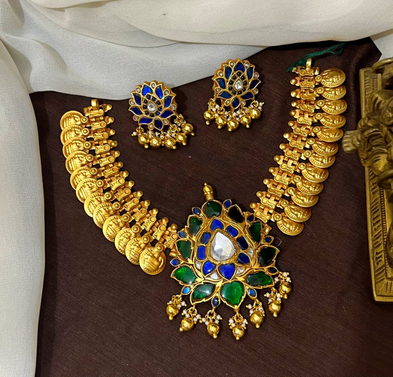 Jadau Kasu Necklace With Blue And Green Lotus Pendant - KN00666