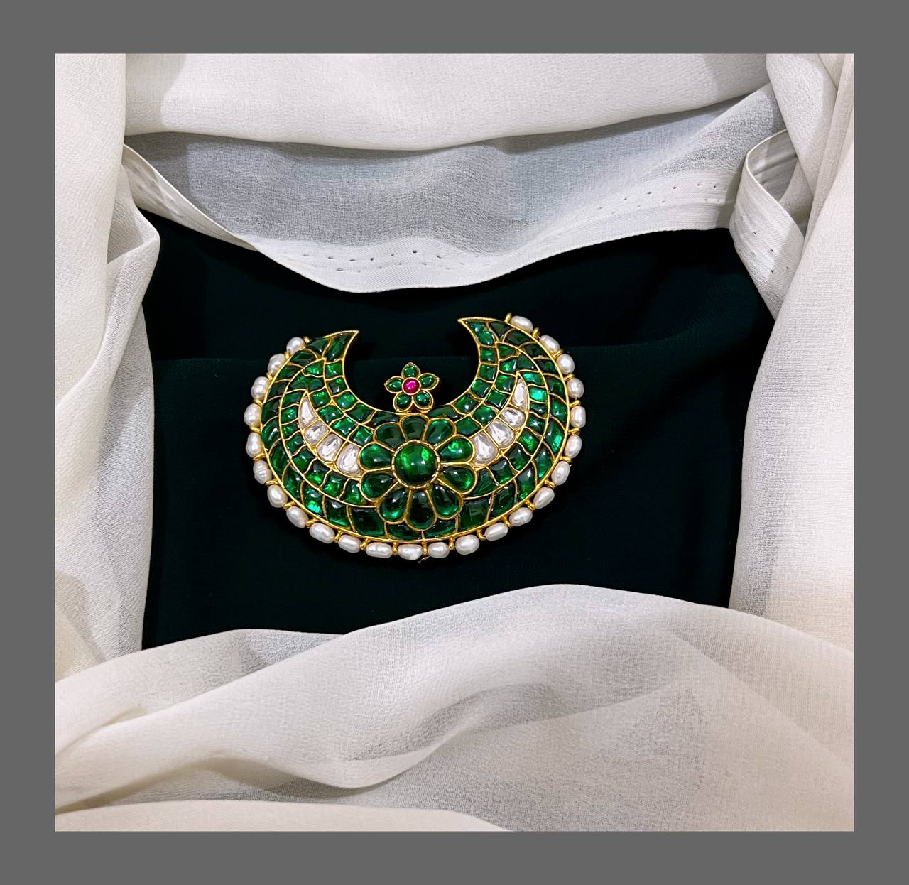 Emerald Pendent with Rice Pearl in Kundan - KP00110