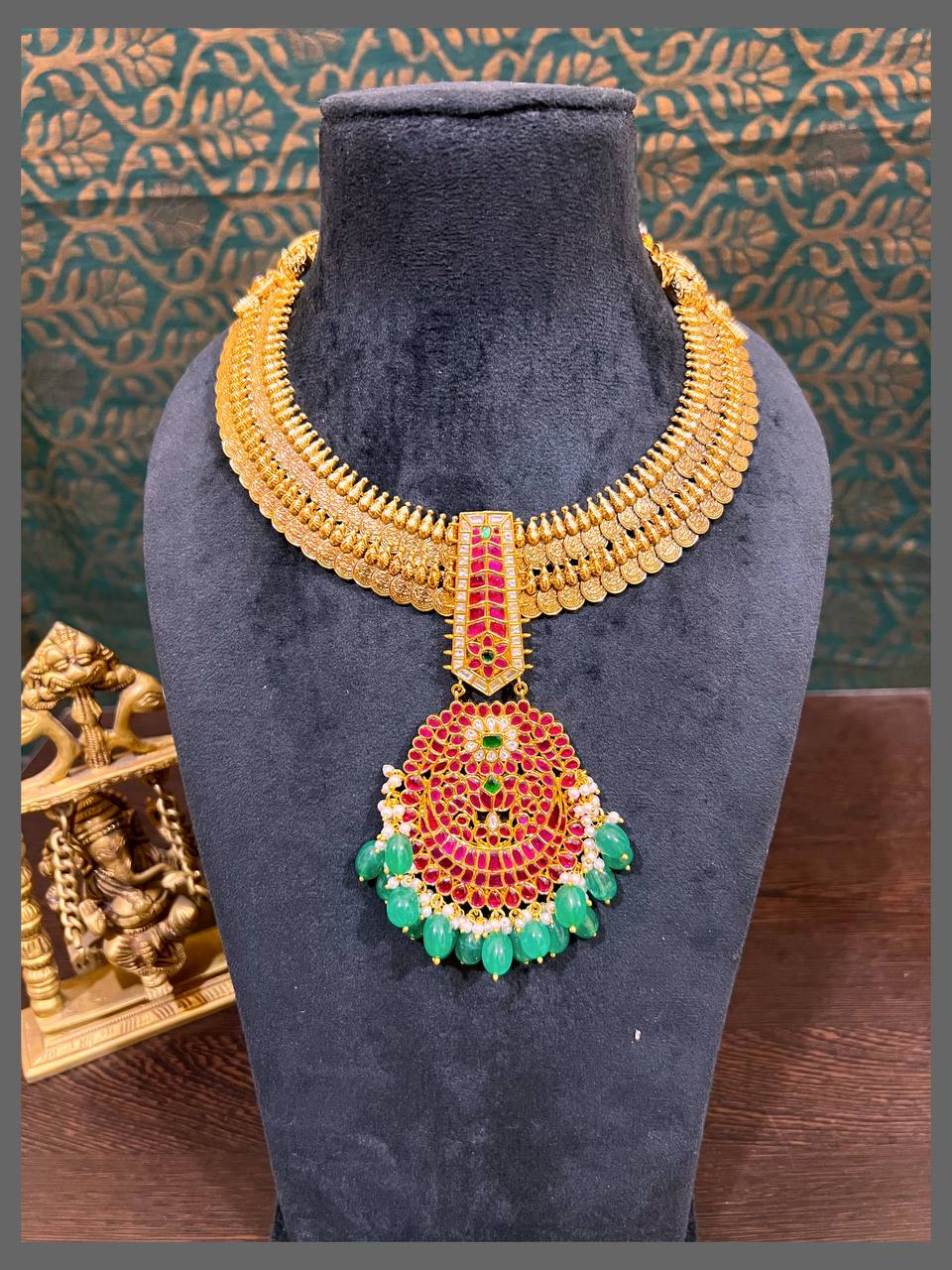 Small Kasu Necklace With Jadau Kundan Pendent - KN00505
