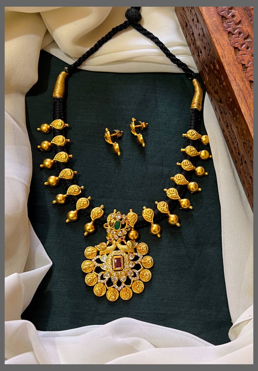 Antique pendant with side Pendants necklace in Black Dori - BD0093