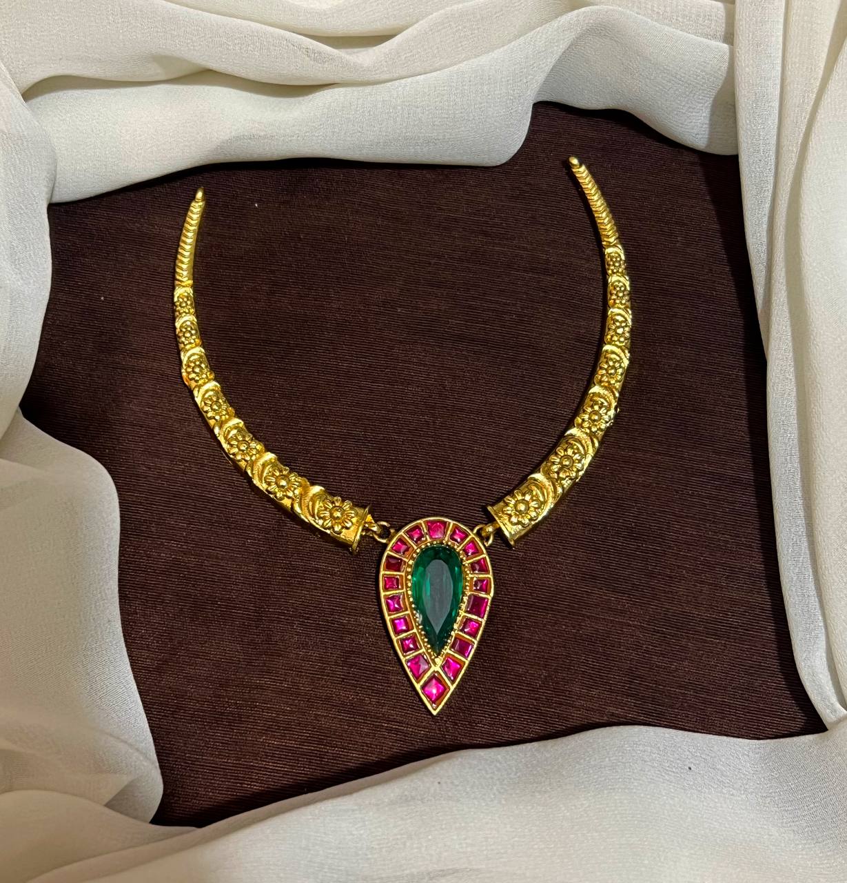 Kante Set With Dew Drop Jadau Pendant -KN00531