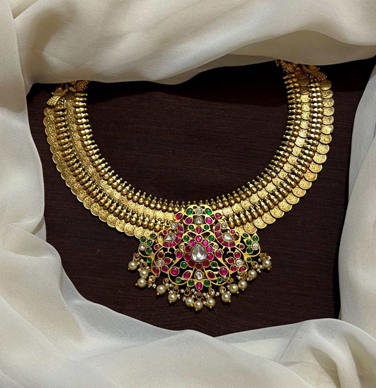 Kante Set With Pota Stone And Rice Pearls - NN00220