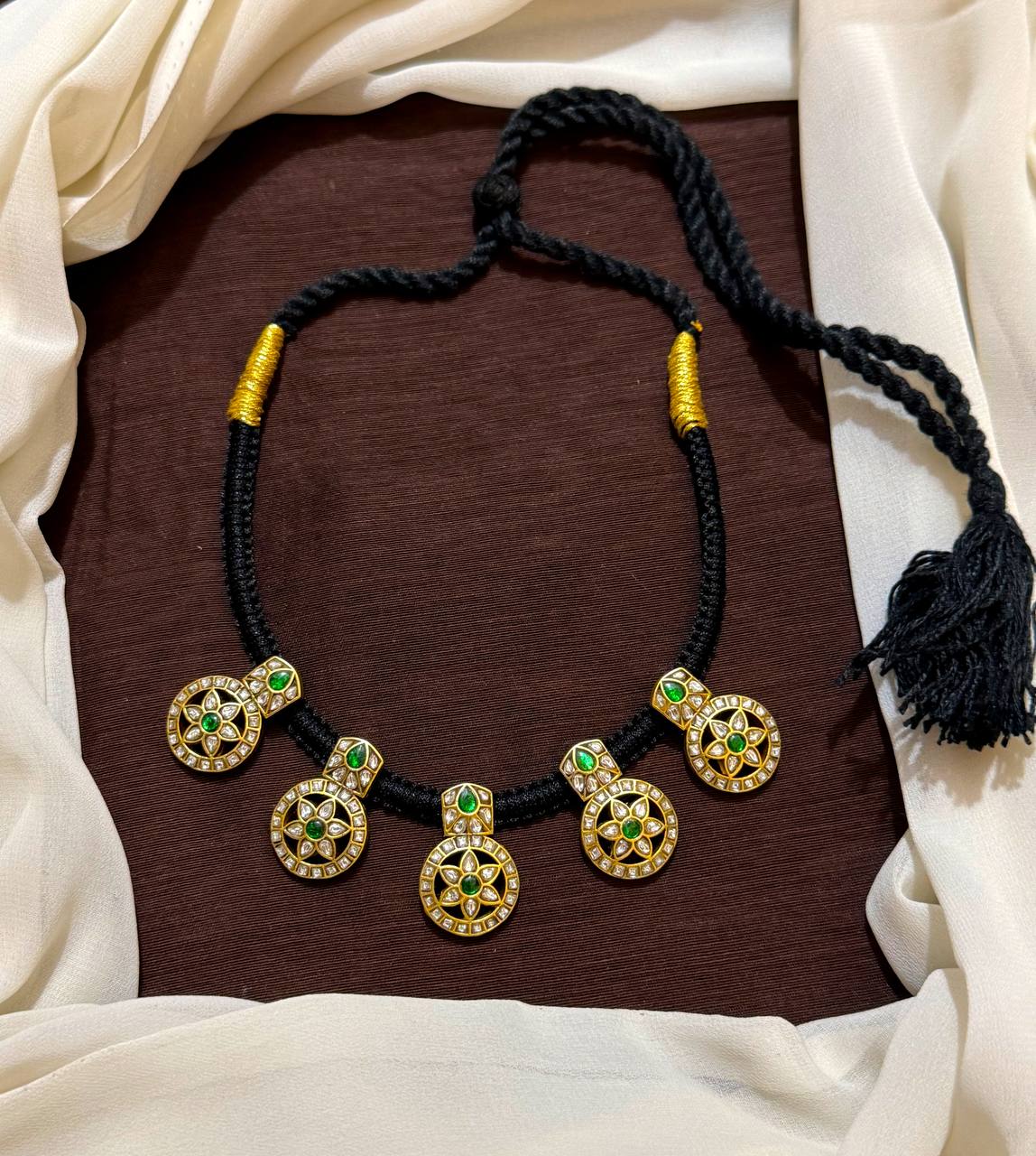 White Jadau Stone Bottu Black Dori - BD00112