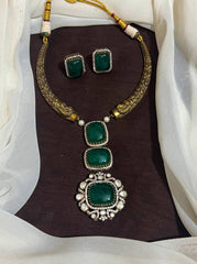 Antique polish Kante Set With Emerald Pendant and Earrings - VN00209