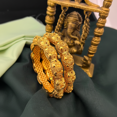 Beautiful Antique Bangles in Kundan - BG00558
