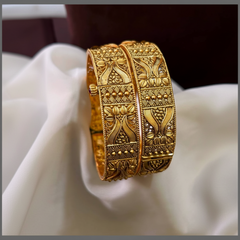 Antique Screw Type Bangle in kundan - BG00292